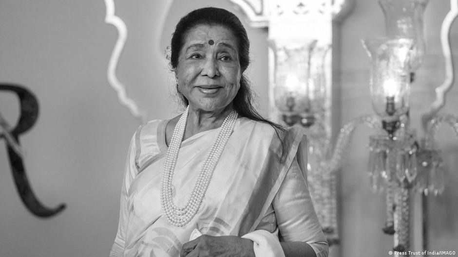 Asha Bhosle, penyanyi legendaris India yang meninggal di usia 92 tahun