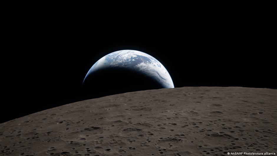 Astronot Artemis II menangkap momen Earthset dari bulan