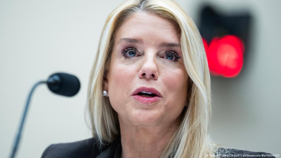 Pam Bondi dipecat dari Jabatan Jaksa Agung AS oleh Donald Trump